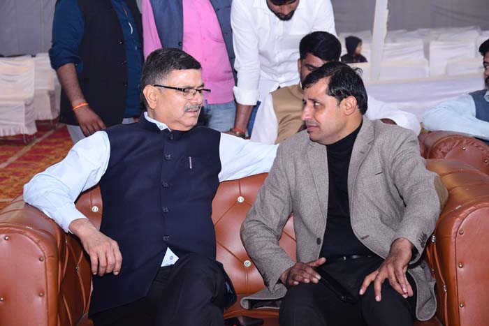 गढ़ गंगा मेला - वरिष्ठ सेवा